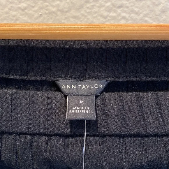 Ann Taylor- 3/4 Sleeve Black Ribbed Top (M) NWT - Picture 6 of 9
